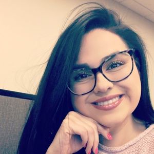 Meet your Posher, Roxana